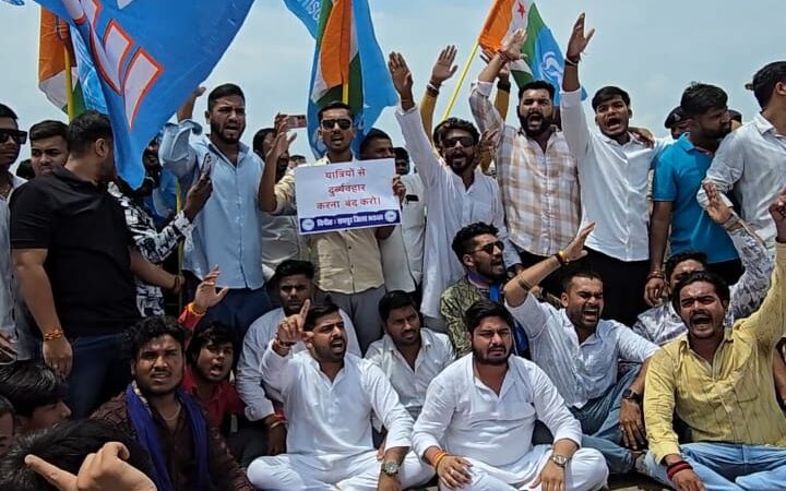 तरपोंगी टोल प्लाजा के गुंडा गर्दी, अवैध वसूली, को लेकर NSUI के द्वारा घेराव का समर्थन राष्ट्रीय उपभोक्ता संरक्षण फोरम ने किया 