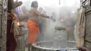 सावन का पहला सोमवार आज, देशभर के मंदिरों में उमड़ा श्रद्धालुओं का तांता