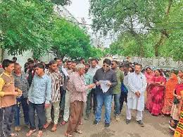 सरपंच ने भागकर बचाई जान, ग्राम सभा में हावी हुए ग्रामीण