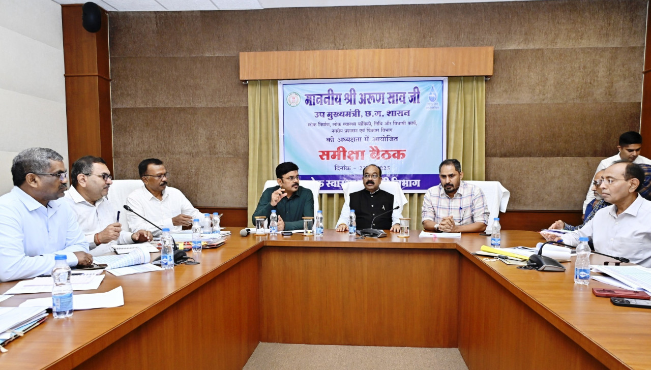 उप मुख्यमंत्री ने लोक स्वास्थ्य यांत्रिकी विभाग के कार्यों की समीक्षा की