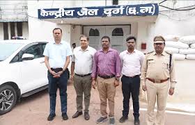 दुर्ग केंद्रीय जेल में कमिश्नर ने दी दबिश
