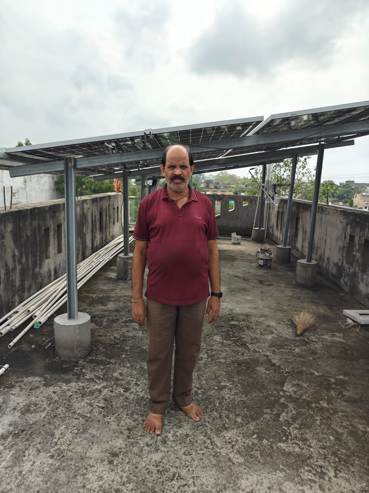 प्रधानमंत्री सूर्यघर मुफ्त बिजली योजना से अखराभांठा निवासी केवल राम ने लगवाए 3 किलोवाट के दो सोलर प्लांट