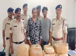 सारनाथ एक्सप्रेस ट्रेन से गांजा जब्त, दो युवक अरेस्ट