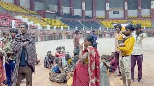 मजदूरों को बंधक बनाकर फैक्ट्री में करा रहे थे काम, एक बार रात में ही मिलता था खाना, प्रशासन ने सैकड़ों लोगों का किया रेस्क्यू