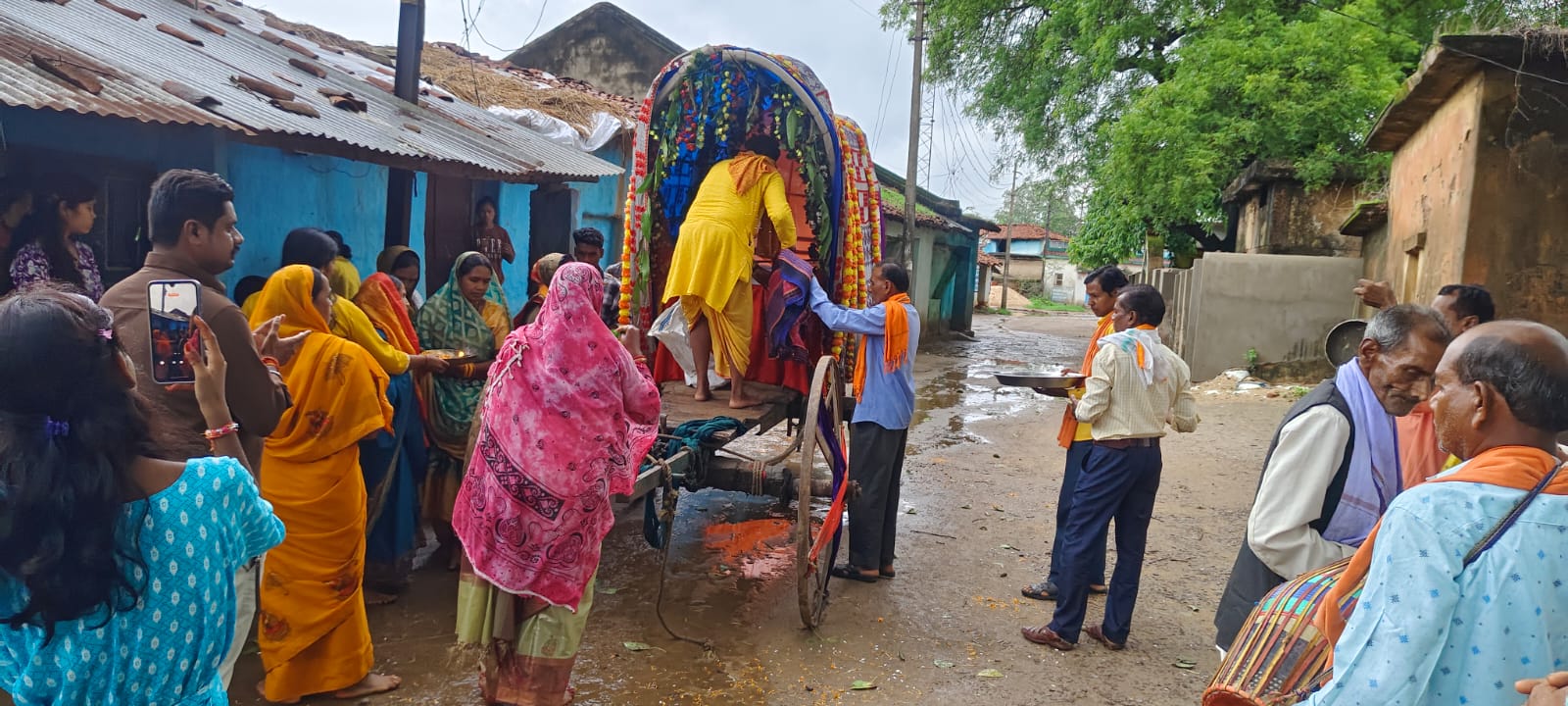 भगवान जगन्नाथ की वापसी रथयात्रा में उमड़ा श्रद्धालुओं का जनसैलाब कोटेतरा में भक्तिमय माहौल, रथ खींचने को उमड़े श्रद्धालु, शांतिपूर्ण सम्पन्न हुआ आयोजन