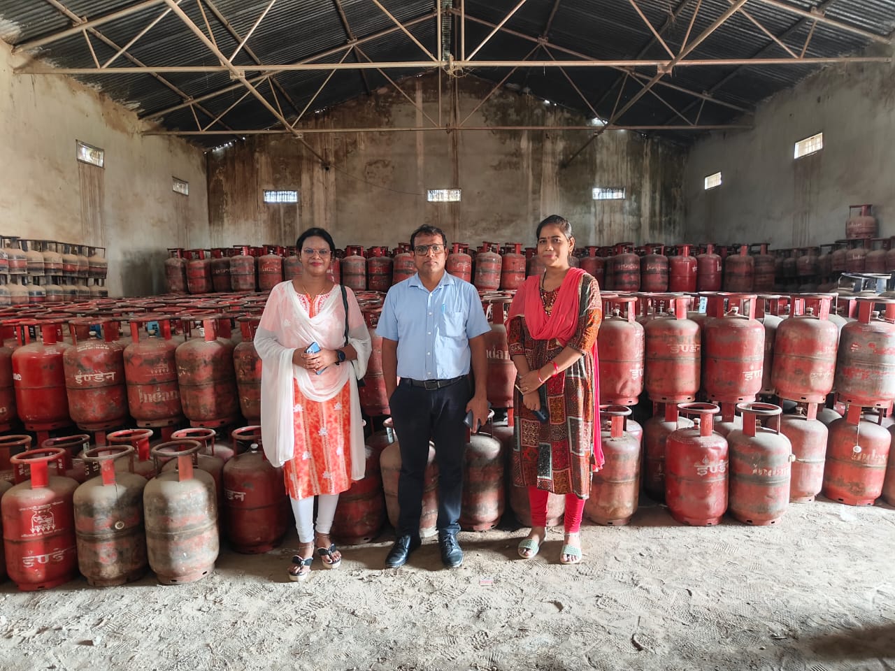 खाद्य विभाग की अवैध घरेलू गैस सिलेंडर पर बड़ी कार्रवाई,1619 नग गैस सिलेंडर जब्त