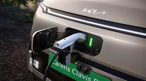 इस हफ्ते लॉन्च होगी Kia Carens Clavis EV, क्या होगी सबसे सस्ती Electric MPV, जानें कैसे होंगे फीचर्स और रेंज