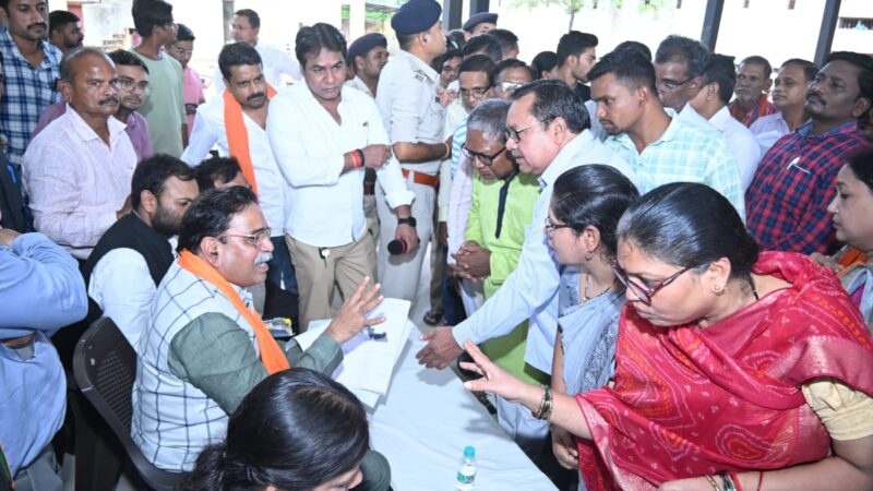 राजेश मूणत ने जन चौपाल में जनता को भरोसा दिलाया – मैं राजनीति नहीं, सेवा करने आया हूं  वीर शिवाजी वार्ड में मंगल भवन  निर्माण के लिए 1 करोड़ की घोषणा