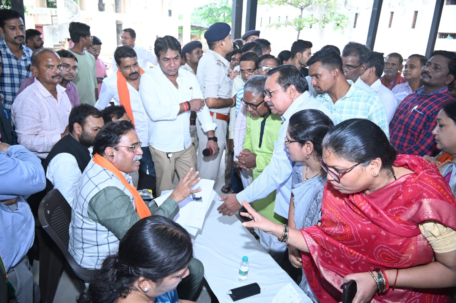 राजेश मूणत ने जन चौपाल में जनता को भरोसा दिलाया – मैं राजनीति नहीं, सेवा करने आया हूं  वीर शिवाजी वार्ड में मंगल भवन  निर्माण के लिए 1 करोड़ की घोषणा