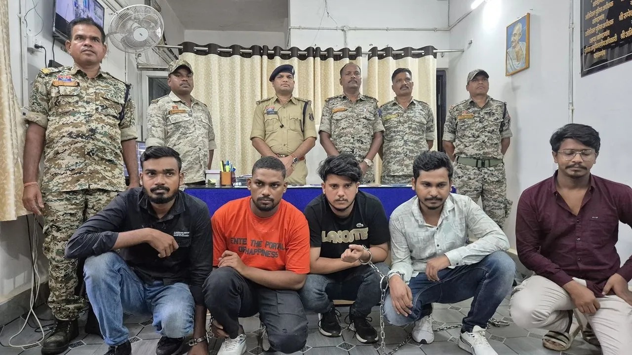 ब्लैकमनी का लेनदेन करने वाले गिरफ्तार, एयरपोर्ट में पुलिस की कार्रवाई