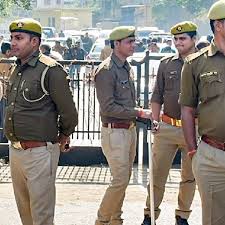 व्यावसायिक प्रवेश परीक्षा केन्द्र में फ्रिस्किंग कार्य करने पुलिस कर्मियों की लगाई ड्यूटी