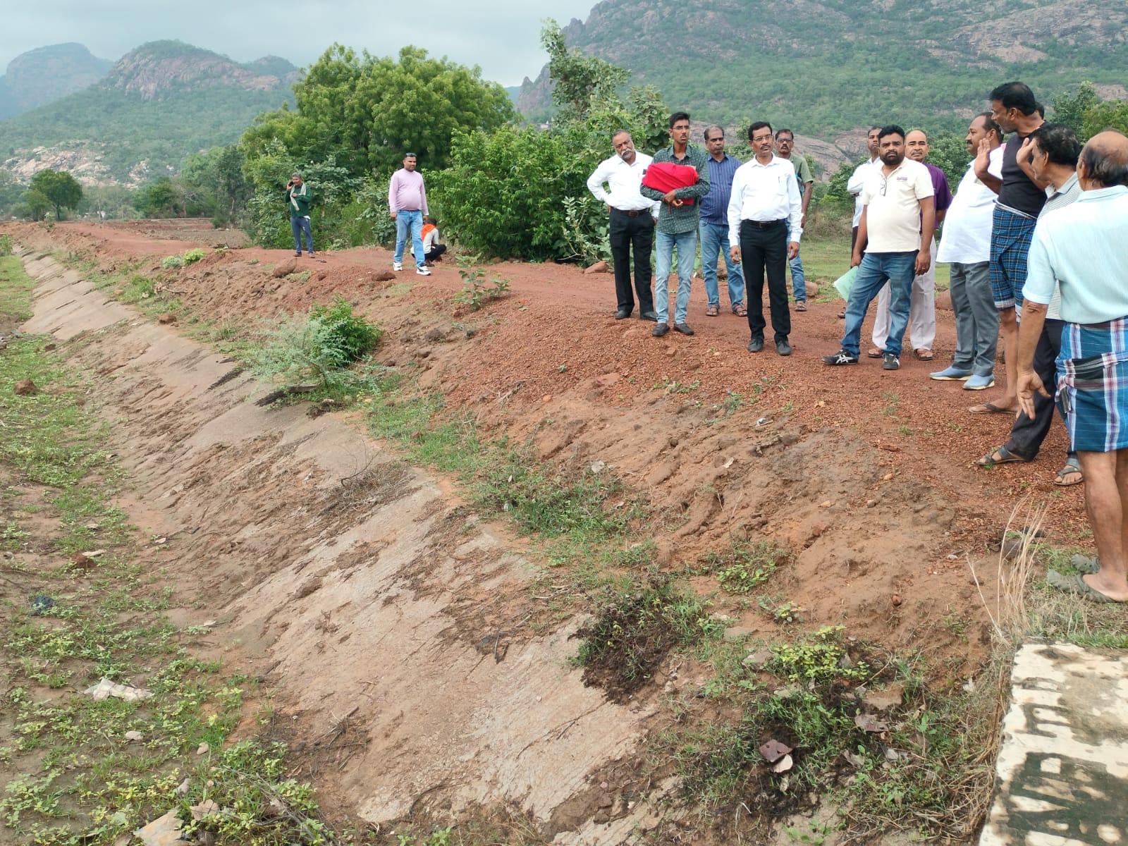 एक करोड़ 56 लाख की नहर लाइनिंग कार्य मे जांच अधिकारी ने पाई  बड़ी अनियमिता परंतु ई गुप्ता लगे है लीपा पोती में