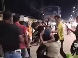 रायगढ़ मारपीट का वीडियो वायरल, थाने के पास हुआ बचाने कोई नहीं आए