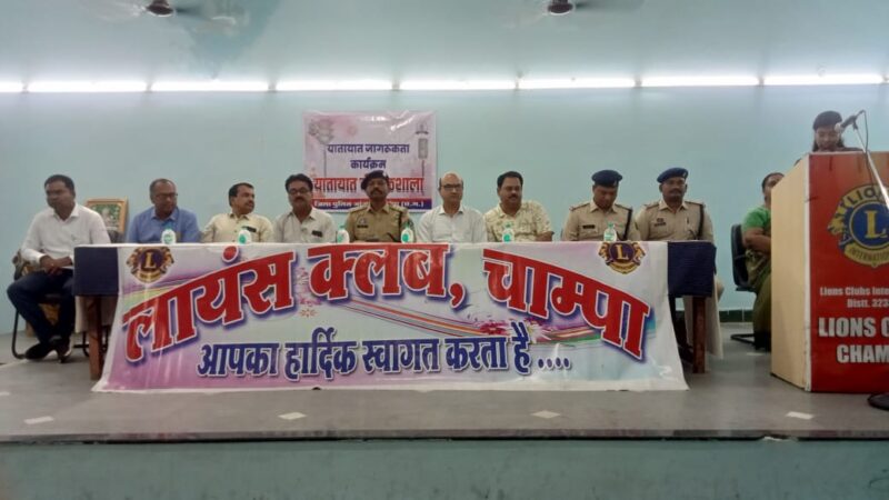 यातायात पुलिस जांजगीर की पहल, जिले के स्कूलों में जा- जाकर छात्र छात्राओं को दी जा रही है यातायात नियमों/सायबर अपराध के संबंध में जानकारी