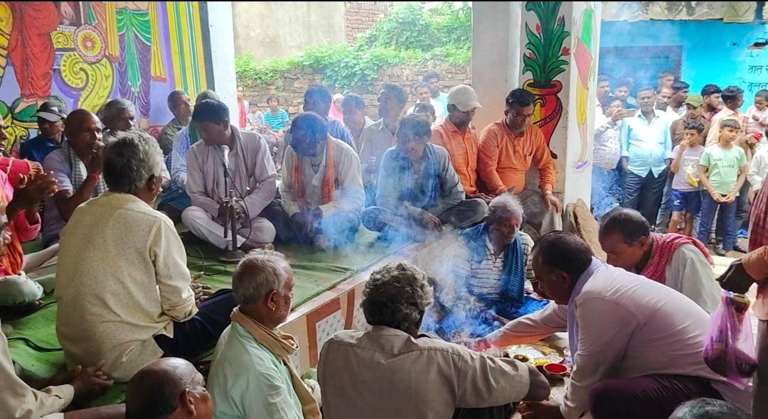 कोटेतरा में नागपंचमी पर नगमत का आयोजन, एक एक कर सभी को दूध और लाई का कराया भोग