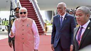 मालदीव में पीएम मोदी का ग्रैंड वेलकम, एअरपोर्ट पर स्वागत करने पहुंची मुइज्जू की पूरी कैबिनेट