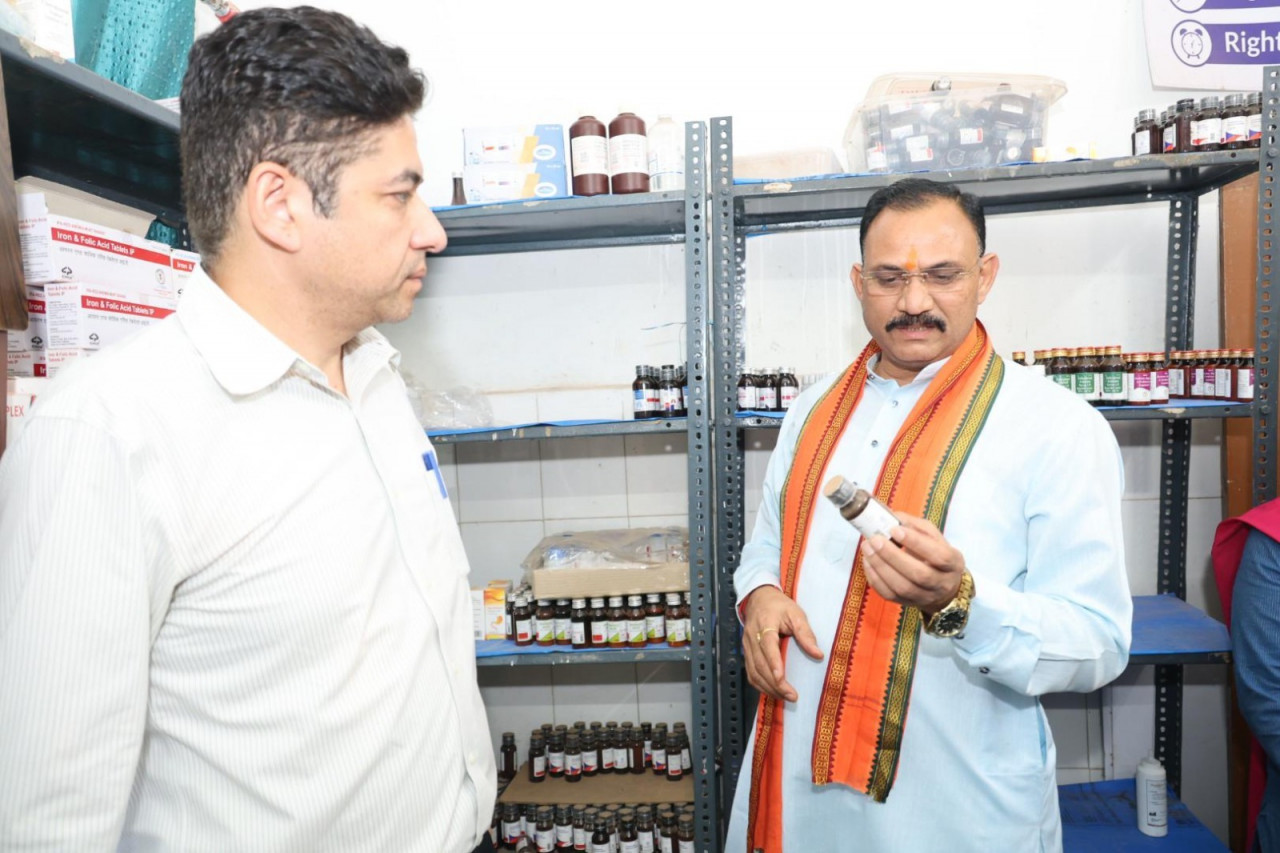  स्वास्थ्य मंत्री श्याम बिहारी जायसवाल ने किया बद्रीनाथ बघेल जिला अस्पताल का औचक निरीक्षण