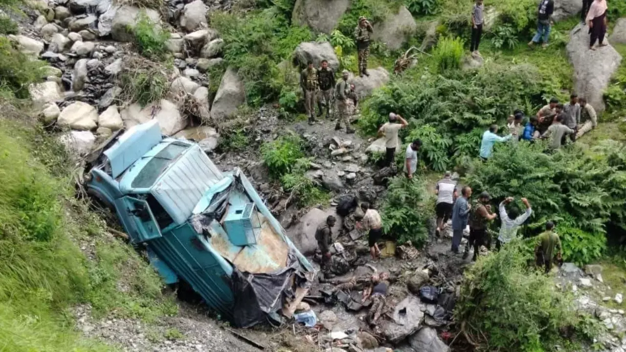 उधमपुर हादसा: सीआरपीएफ के 3 जवान शहीद, 15 घायल