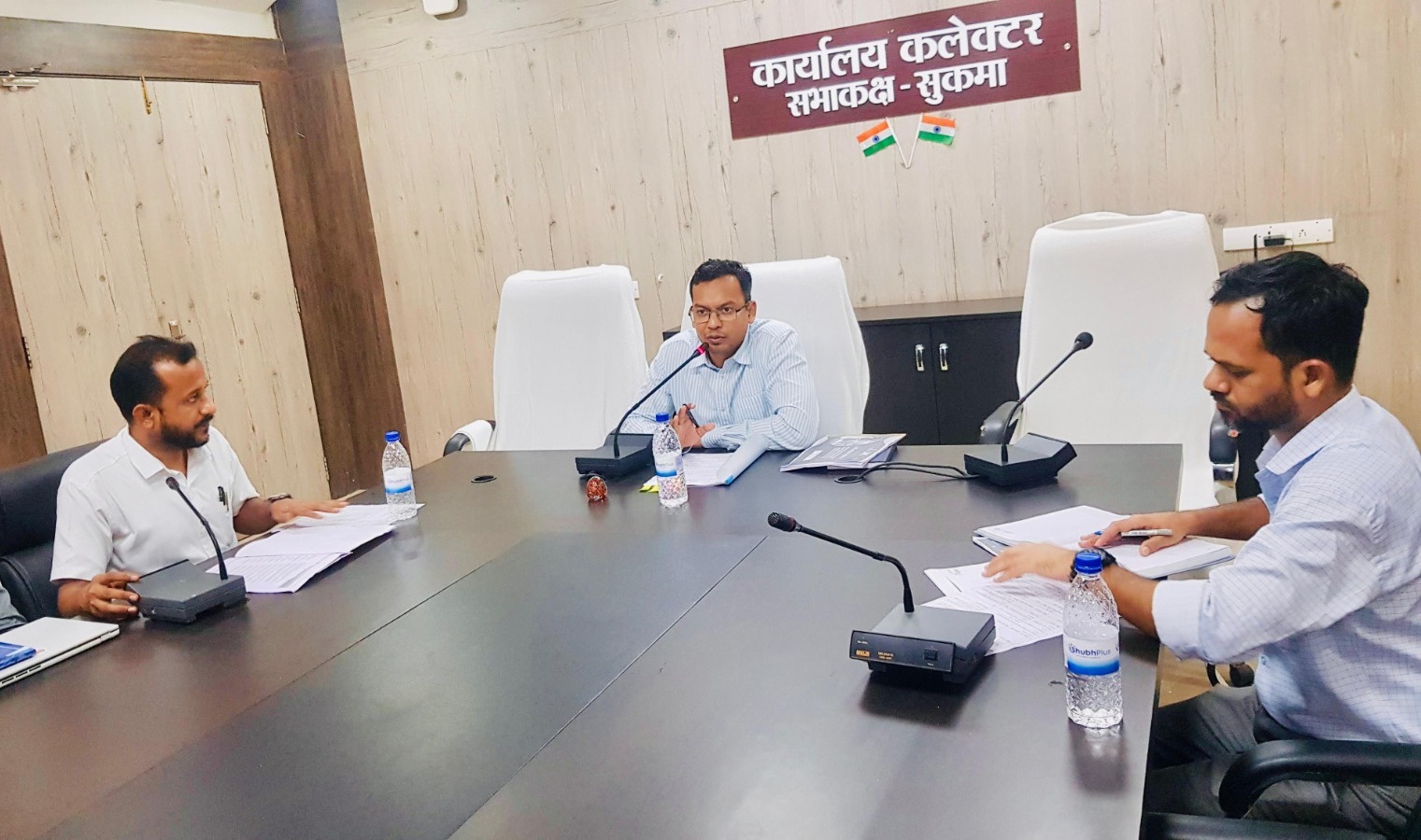 शासन की योजनाओं का लाभ शत-प्रतिशत पात्र परिवारों तक पहुँचे : कलेक्टर ध्रुव