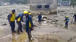 धराली में बचाव और राहत कार्य जारी, अब तक सैकड़ों को बचाया गया, सेना जुटी