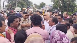 खाद की मांग को लेकर बालोद के किसानों ने किया चक्काजाम: डेढ़ घंटे ठप रहा यातायात