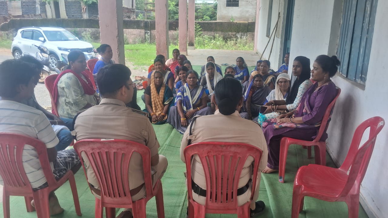 थाना पामगढ़ पुलिस द्वारा क्षेत्र के महिला कमांडो का बैठक लिया जाकर आवश्यक जानकारी दिया गया