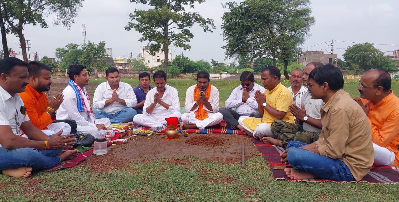 दशहरा सांस्कृतिक महोत्सव के लिए खेल मैदान बोरियाखुर्द में पूरे विधि विधान से भूमिपूजन संपन्न