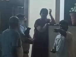 व्यापारी की पत्नी के गले से सोने की चेन पार, चेन स्नैचिंग की वारदात