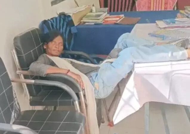 महिला प्रधानपाठक सस्पेंड, नशे में बेसुध मिली थी स्कूल में