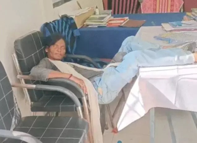 महिला प्रधानपाठक सस्पेंड, नशे में बेसुध मिली थी स्कूल में