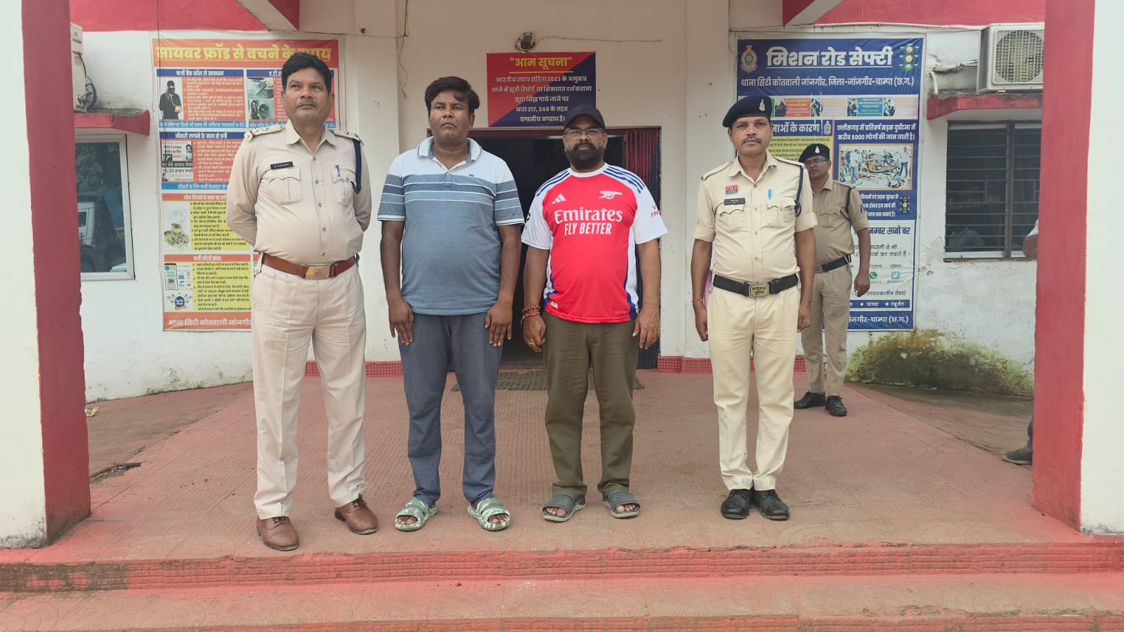 धोखाधड़ी कर चिटफंड कंपनियों के द्वारा रकम दुगुना करने वाली कम्पनी प्रतिष्ठा इंफ्राकाम इंडिया लिमिटेड की फरार 02 शेयरहोल्डर गिरफ्तार