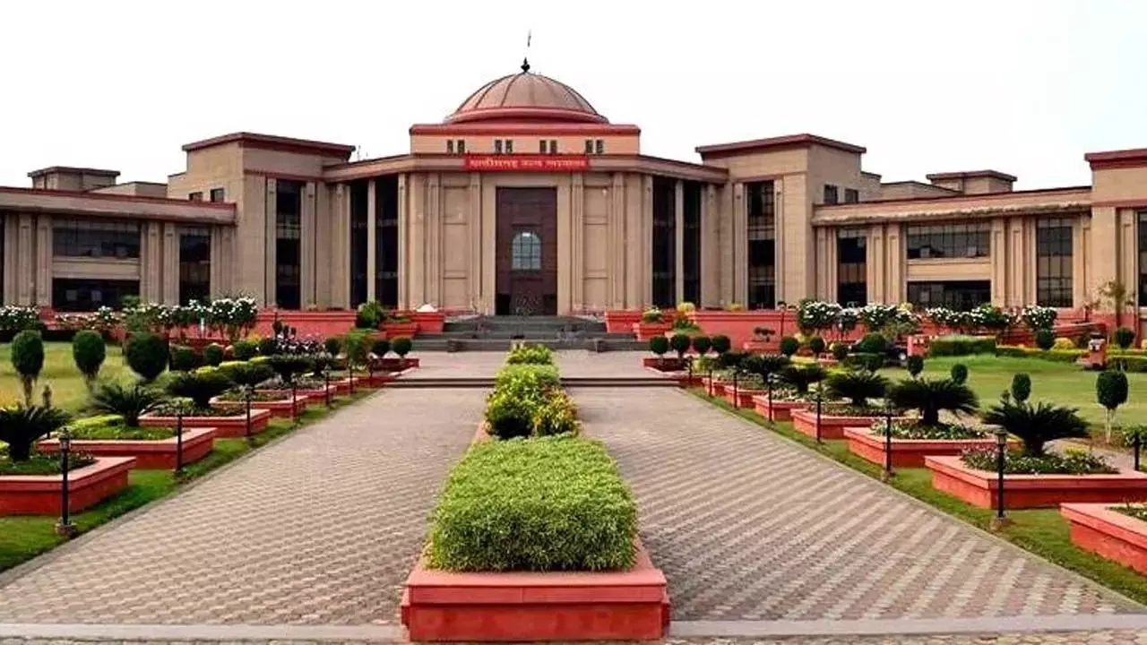 हाईकोर्ट का महत्वपूर्ण आदेश : राज्य सरकार से कहा- सभी लैब टेक्नीशियनों को दिया जाए 2800 ग्रेड पे, ब्याज सहित दो माह के भीतर बकाया भुगतान का भी आदेश