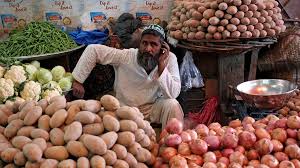 अफगानिस्तान से तनाव का असर: महंगाई से रो रहा पाकिस्तान, प्याज 220 रुपये किलो; टमाटर भी हुआ लाल