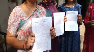 DMF के अभाव से 7 शिक्षक और 4 आया बर्खास्त, छुट्टी के दिन बुलाकर थमाया नोटिस