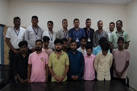 सावधान! सोशल मीडिया पर लड़की बनकर लड़के कर रहे थे बात, प्यार भरी बातों में फंसाकर ऐंठते थे पैसे, 11 लोग पहुंचे सलाखों के पीछे