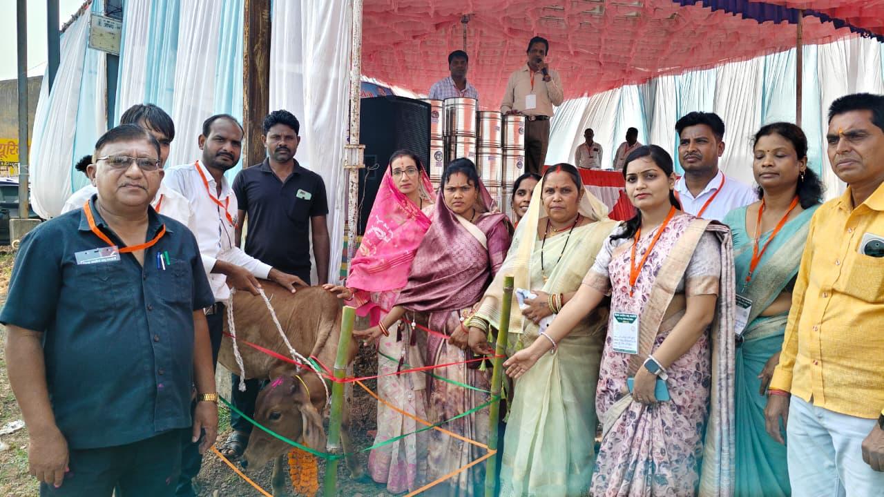 जिला स्तरीय पशु प्रदर्शनी पशु चिकित्सा शिविर एवं कृषक संगोष्ठी