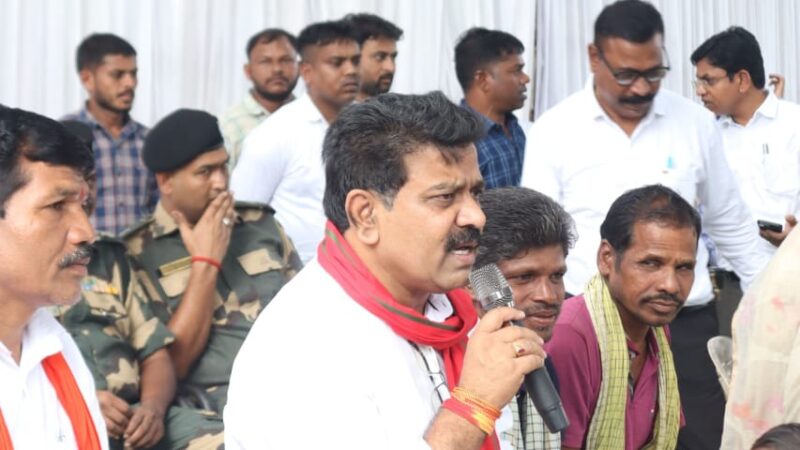 उप मुख्यमंत्री विजय शर्मा ने सुदूर संवेदनशील ग्राम कच्चापाल में ग्रामीणों के साथ किया संवाद