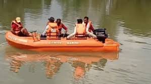 रेलवे अधिकारी और उसका साला एनीकट में डूबा