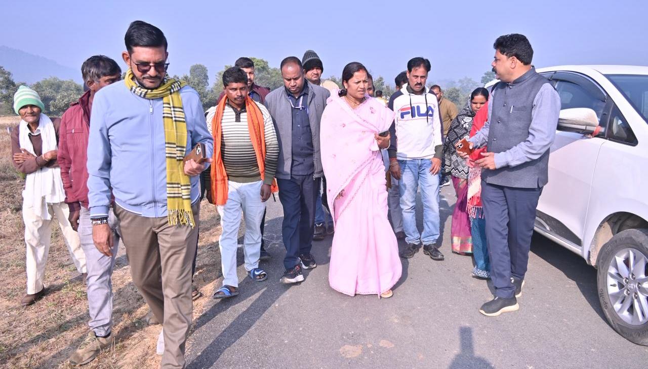 मंत्री लक्ष्मी राजवाड़े ने ओड़गी में सड़क एवं पुलिया निर्माण का किया औचक निरीक्षण