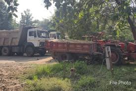 रेत और गिट्टी का अवैध परिवहन करते छह वाहन जब्त