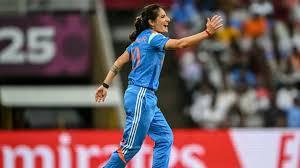 मां ने खुद सूखी रोटियां खाकर बेटी को बनाया क्रिकेटर, कपड़े की गेंद से बुनी वर्ल्ड कप की तकदीर