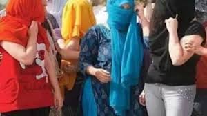 स्पा सेंटरों में चल रहा था देह व्यापार, पुलिस ने मारी रेड