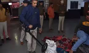 दुर्ग पुलिस का विशेष अभियान, आउटर और स्लम इलाकों में छापेमारी