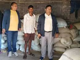 व्यापारी ने छुपा रखा था धान, जांच टीम ने छापेमारी कर पकड़ा