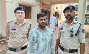 नौकरी दिलाने महिला से अश्लील डिमांड, वार्ड बॉय गिरफ्तार