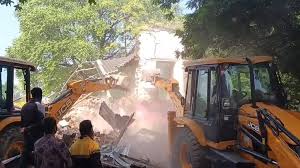 मिशन अस्पताल की 12 एकड़ जमीन पर बुलडोजर: 30 से अधिक परिवार बेघर