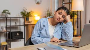 कहीं आप खुद ही तो नहीं लगा रहे अपनी खुशियों को नजर? 5 गलतियां हो सकती हैं वजह