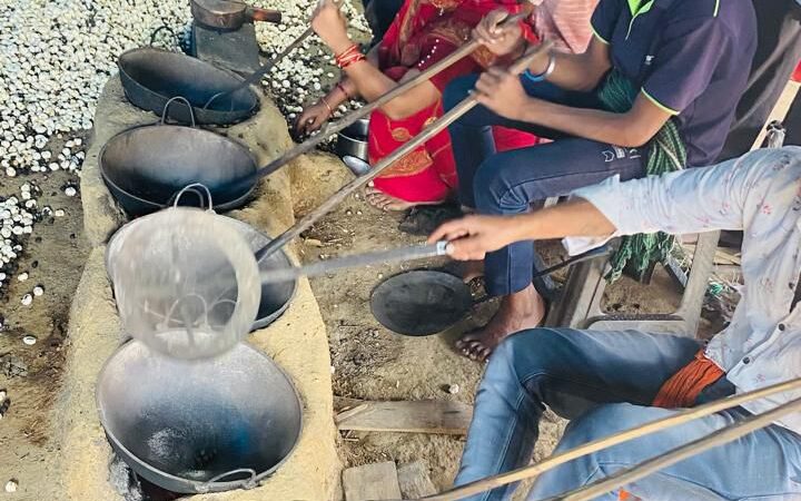 धान से आगे सोच : मखाना खेती से बदलेगी धमतरी की ग्रामीण महिलाओं की आर्थिक तस्वीर