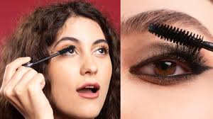 रोजाना मस्कारा का इस्तेमाल: कहीं बन न जाए आंखों की सेहत के लिए खतरा, जानें क्या हैं जोखिम