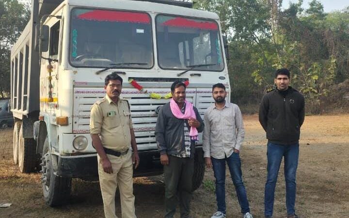 अवैध खनिज परिवहन करते 3 हाईवा और 1 ट्रेलर जब्त